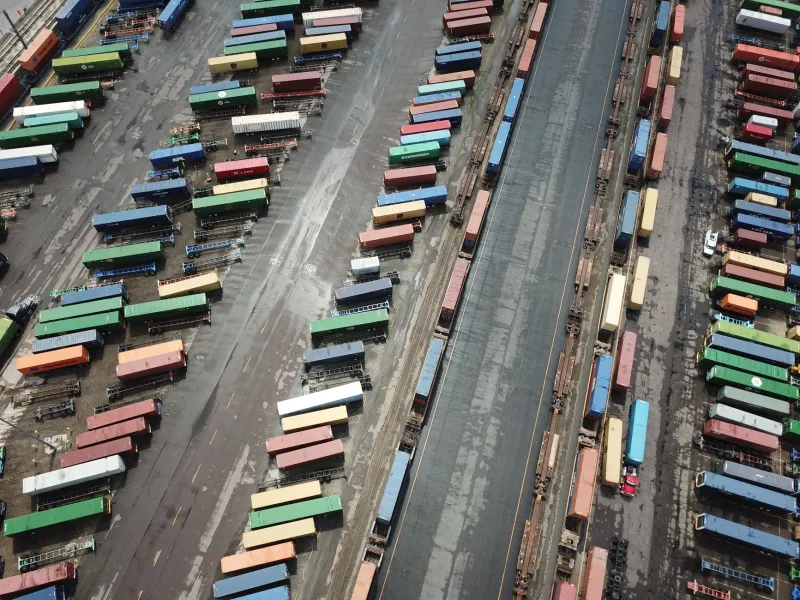 Disruption as a Door: How US B2B Exporters Can Convert Supply Chain Chaos Into Market Share Gains